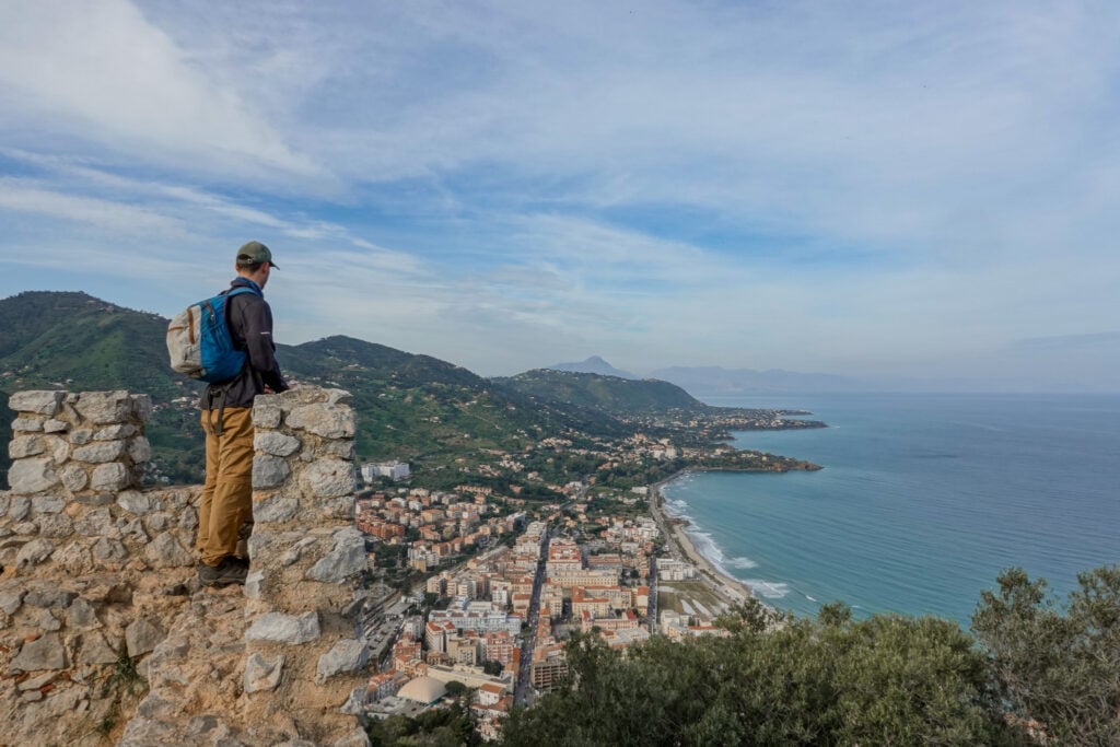 Dan looks down at the town of Cefal&ugrave; from the peak of the La Rocca di Cefal&ugrave; Hike