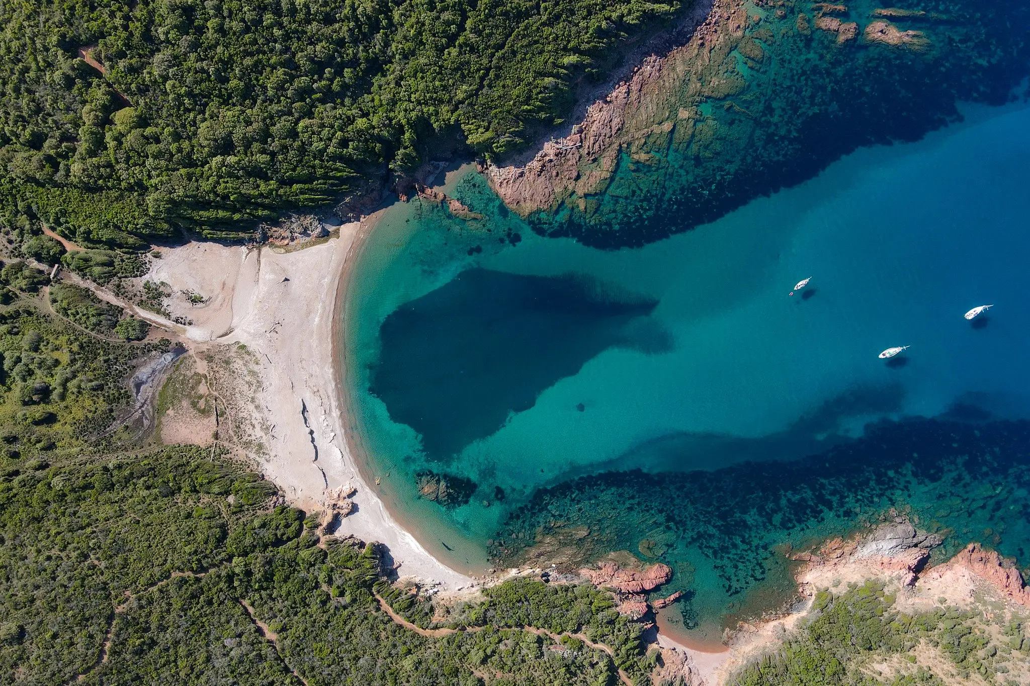 An aerial photgraph of a beach