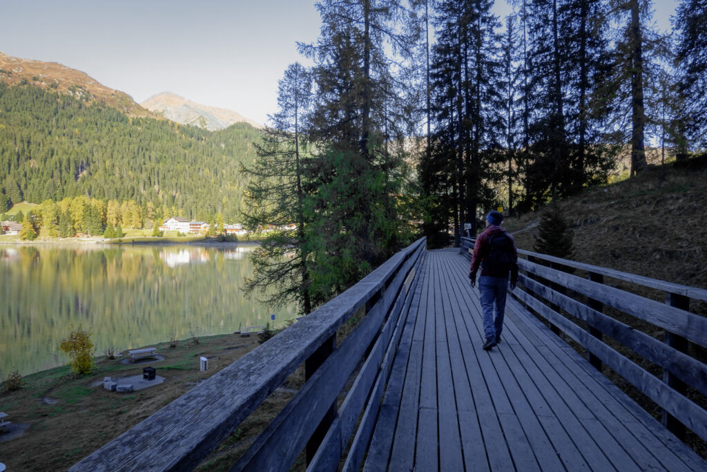 Dan walks along a footbridge on a circular route called Davosersee Rundweg  (AKA Lake Davos Trail)