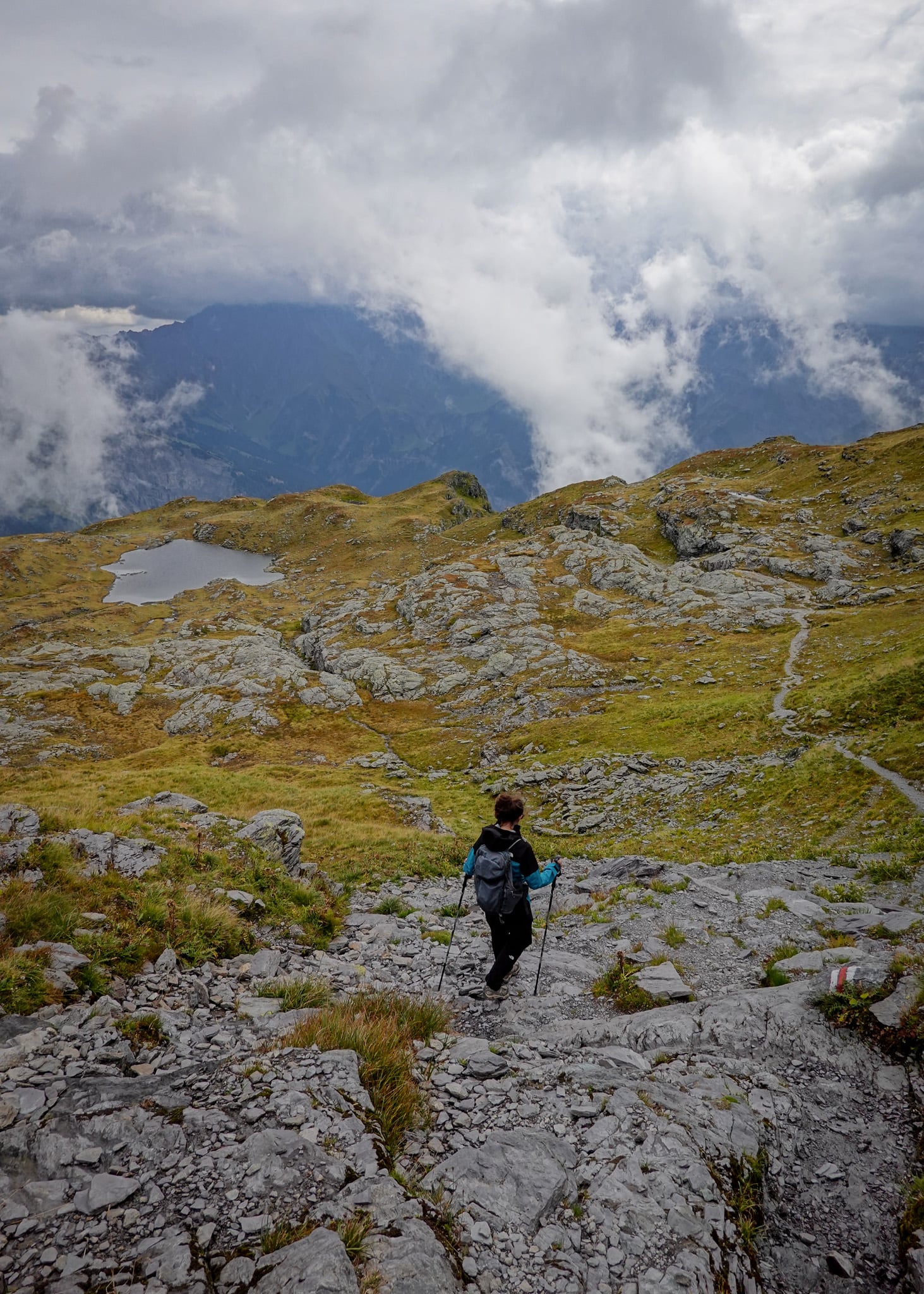 Beck descends a rocky trail on the Kärpfwanderung