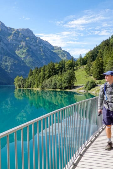 Dan walks by a turquoise lake during a circular walk called the Klöntalersee Rundweg